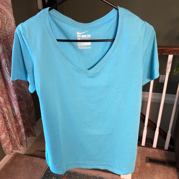 Nike Athletic Cut Dri-Fit Workout Tee - Picture 5 of 5